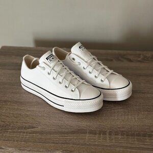 🚨SALE🚨 Converse Chuck Taylor All Star Platform Shoes - 9.5 Womens